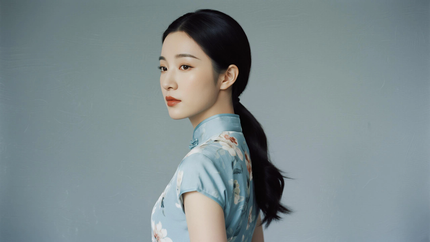 AI中式复古穿搭浅湖蓝碎花套装温润女子正面纯色背景，电脑壁纸