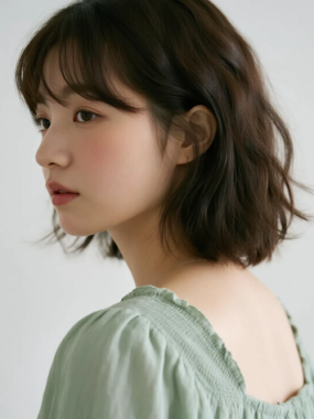 AI清新治愈电脑桌面壁纸 | 浅苔绿泡泡袖小衫清爽治愈女生8K超高清无水印套图