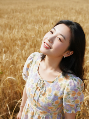 4K田园女生手机AI壁纸 | 麦田微风清新少女竖屏套图