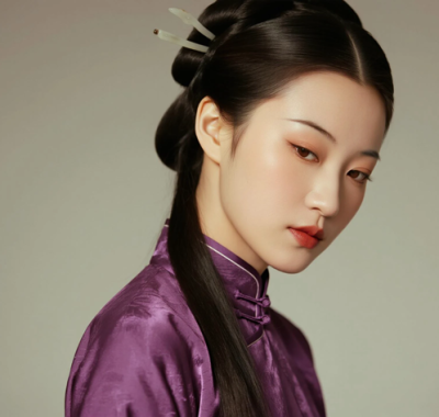 AI中式复古电脑桌面壁纸 | 紫色丝绸旗袍华贵典雅女生8K超高清无水印套图