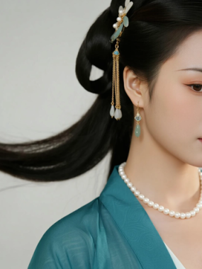 AI中式复古电脑桌面壁纸 | 青碧唐制圆领袍飒爽女子8K超高清无水印套图