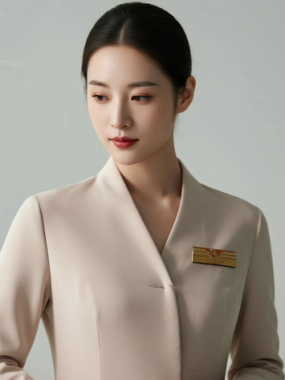 AI空乘气质电脑桌面壁纸 | 奶杏长袖衬衫柔和恬静8K超高清无水印套图
