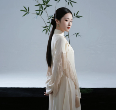 AI中式复古电脑桌面壁纸 | 浅杏流苏背子旗袍温婉民国女生8K无水印套图
